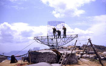 Three soldiers on CPS-5 radar