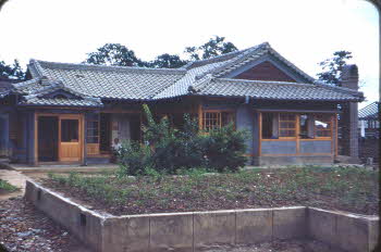 Korean tile-roofed house in Kangnung