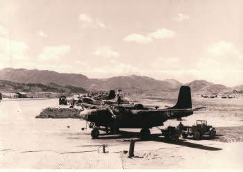 U.S. Air force flights on airfield